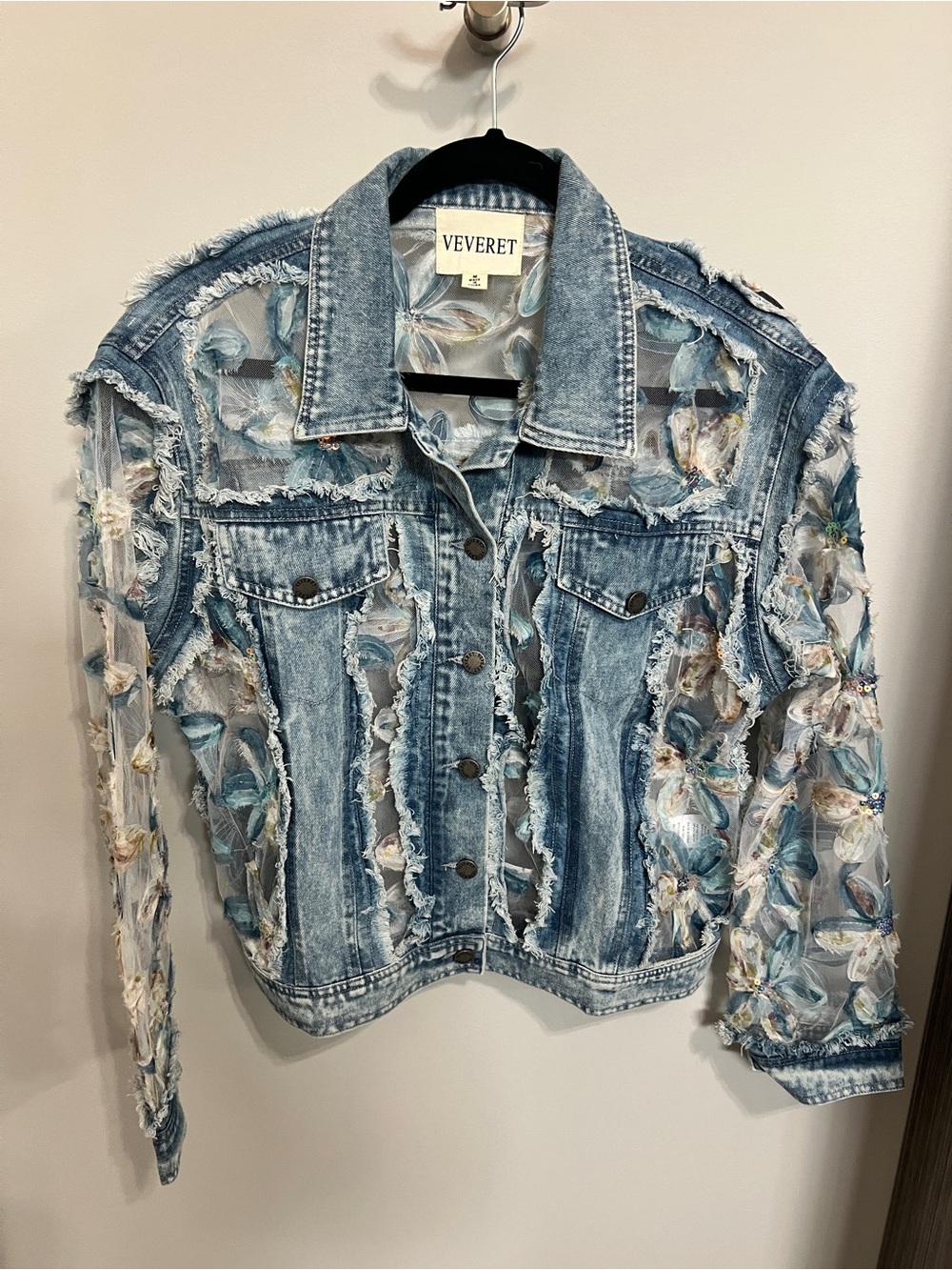 Veveret Distressed Floral Appliqué Lace Denim Jacket - Light Blue Size M